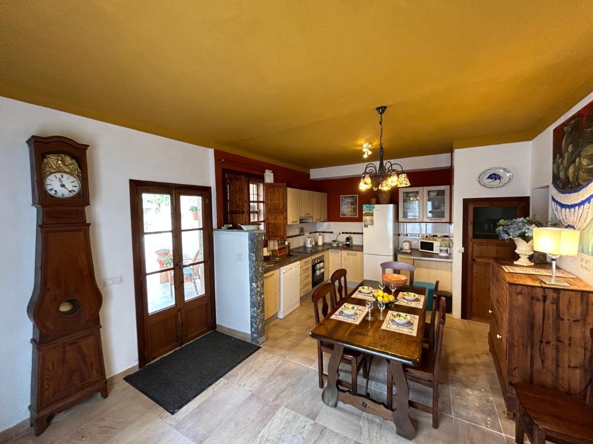 Casa Padrina Burballa Maria De La Salut Bagian luar foto